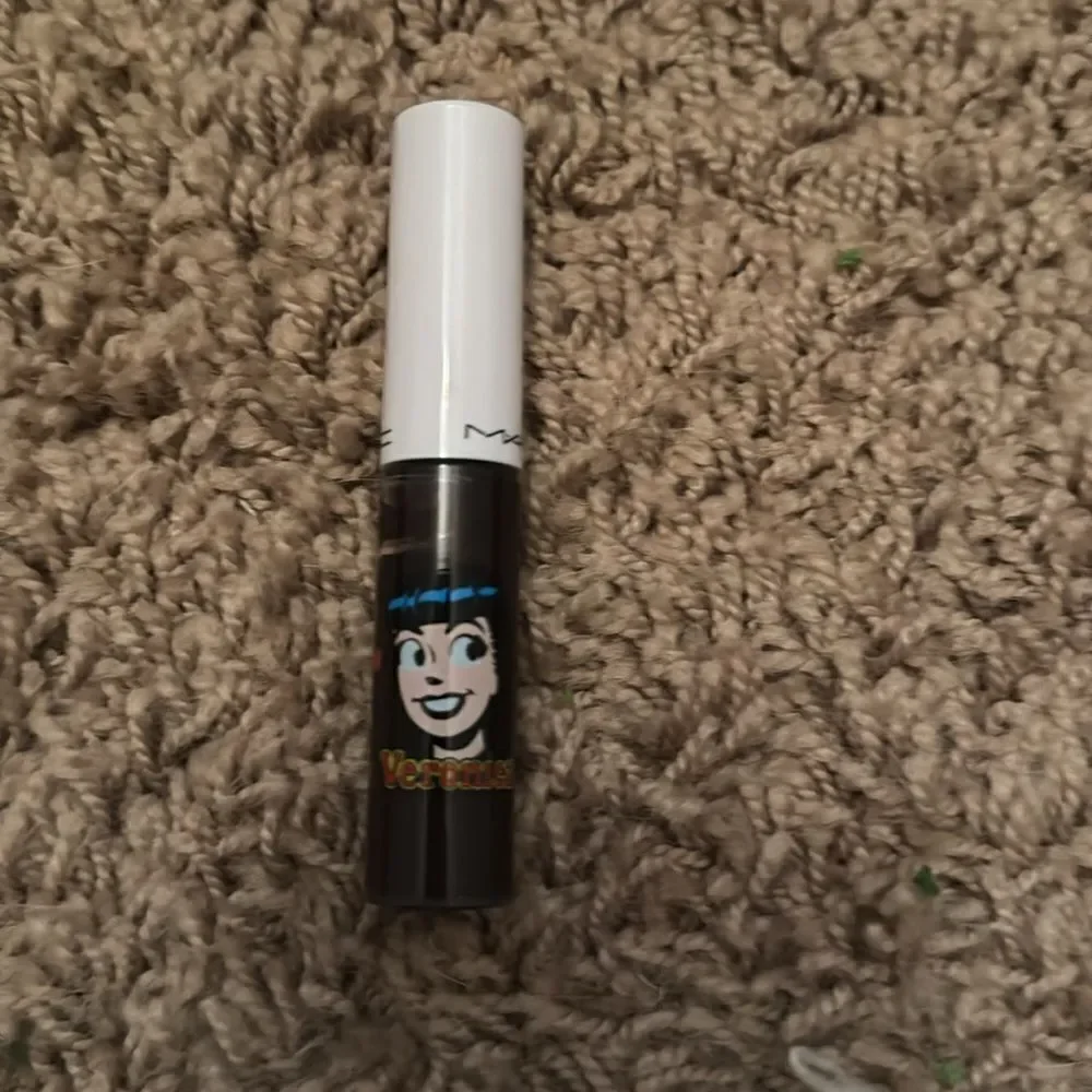 NIB MAC Archie’s Girls Limited Edition Lipglass in “Feelin’ So Good”